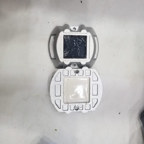 لمبات لوح شمسي