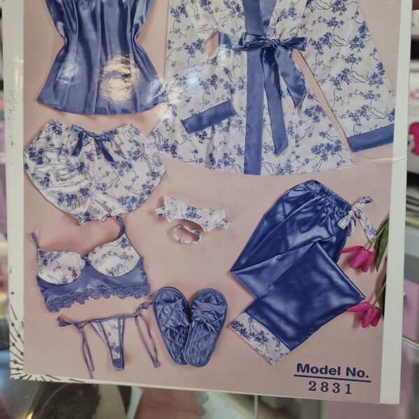 طقم لانجري حرير