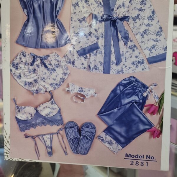 طقم لانجري حرير