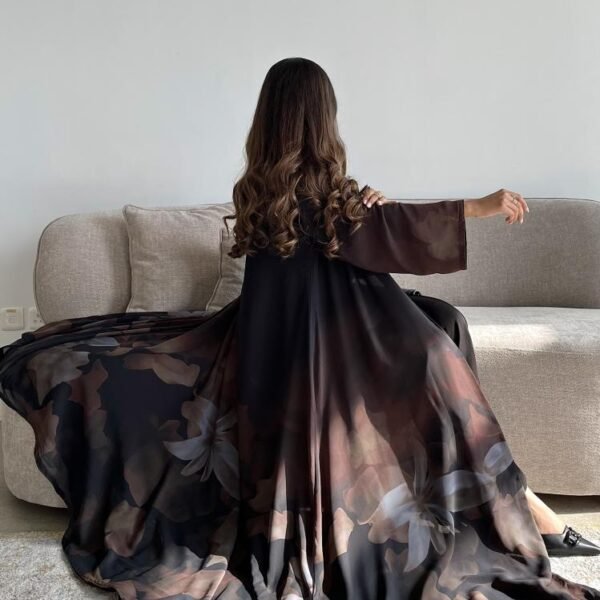 عبايه ملون بقصه دبل كلوش