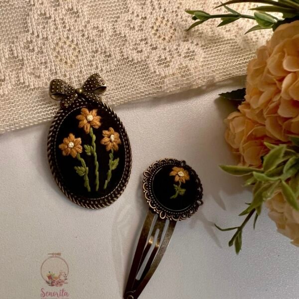 بروش مع مشبك شعر