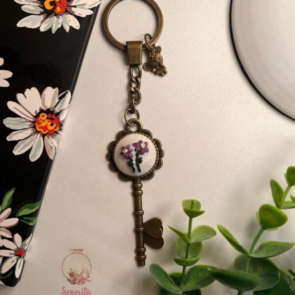 تطريز ميدالية بإطار مفتاح