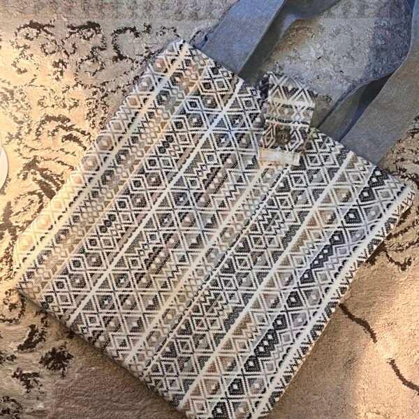 حقيبة بقماش مميز