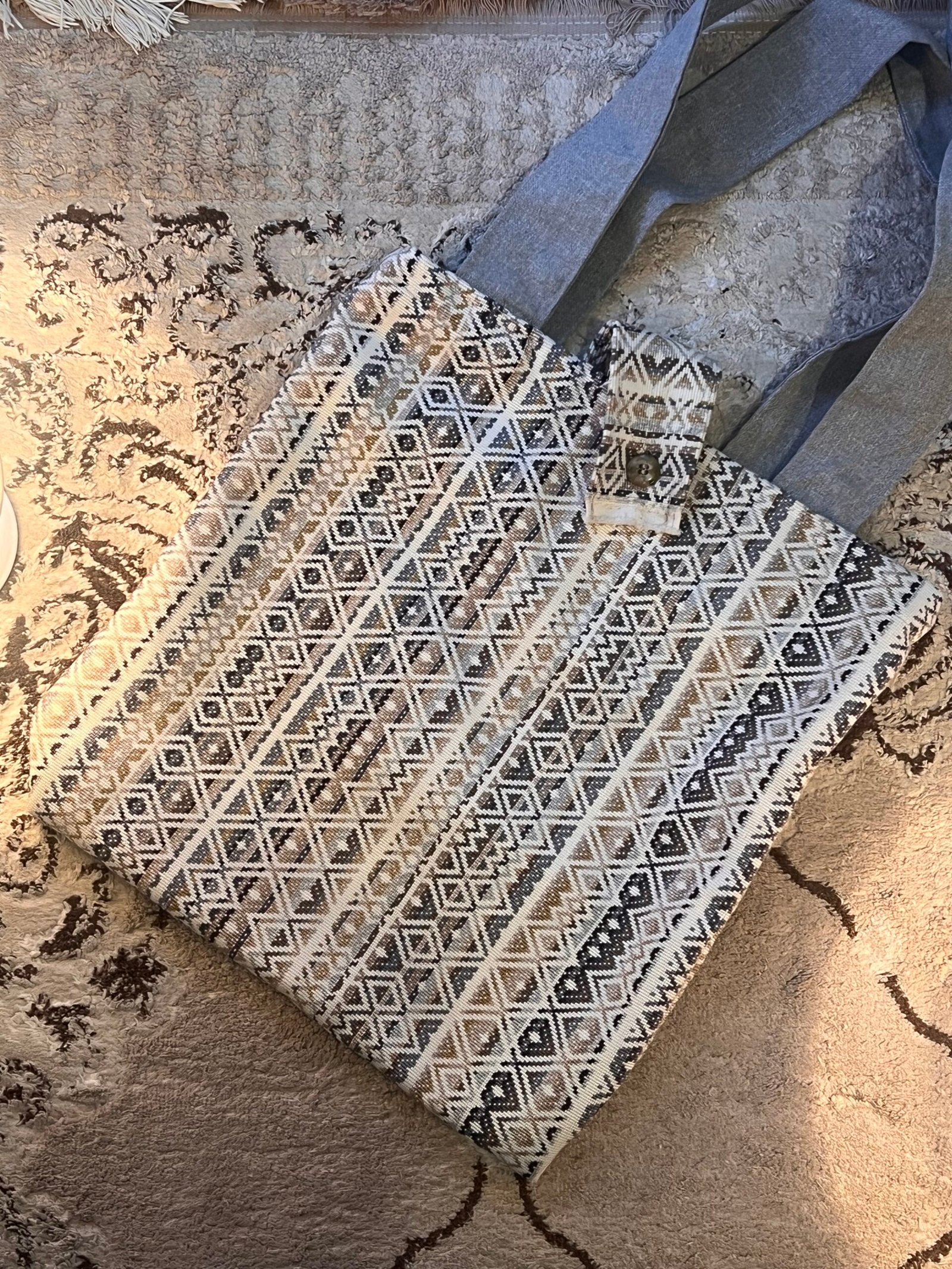 حقيبة بقماش مميز