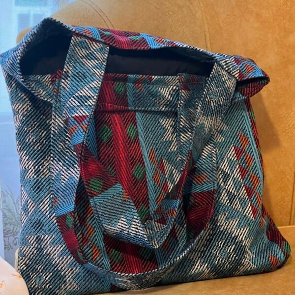 حقيبة منقوشة