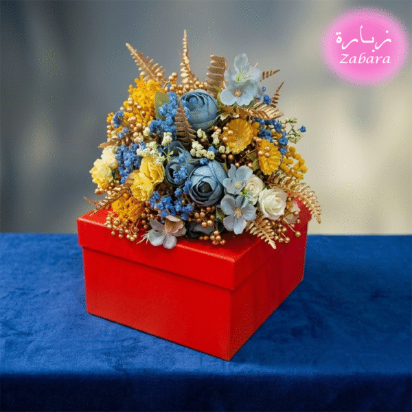 تنسيق ورد فاخر في بوكس أحمر بألوان أزرق وذهبي