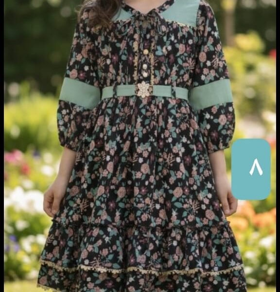 فستان بناتي أسود مزهر بتفاصيل مينت وحزام أنيق