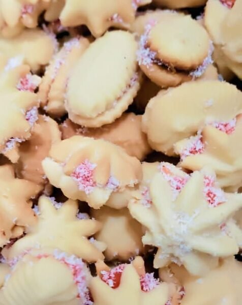 بيتي فور محشو ومزين بجوز الهند