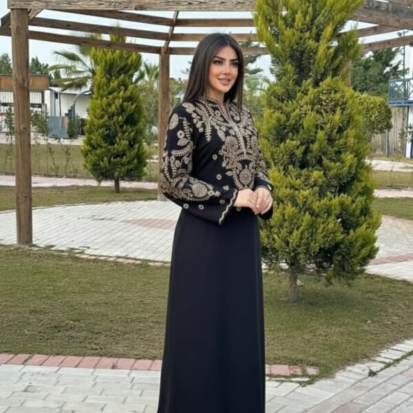 جلابية نسائية كحلية بتطريز ذهبي فاخر