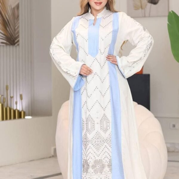 جلابية نسائية أوف وايت وسماوي بتطريز فضي فاخر