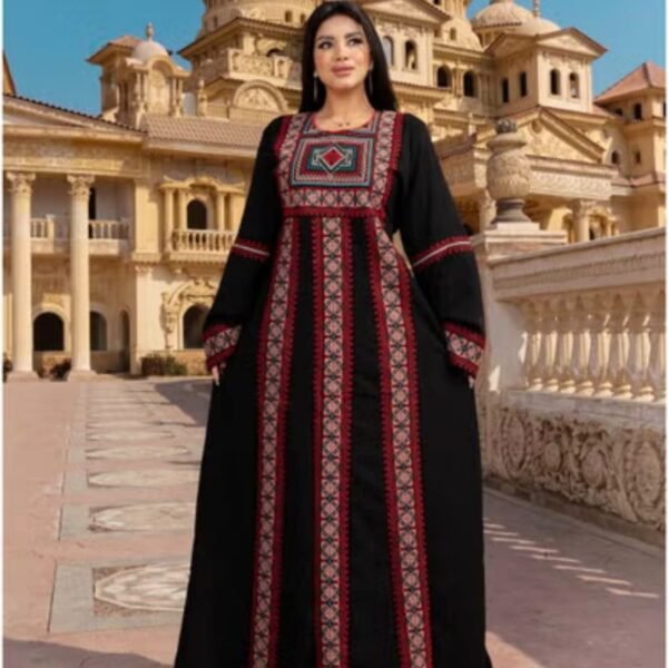 جلابية نسائية سوداء طويلة بتطريز تراثي أحمر فاخر