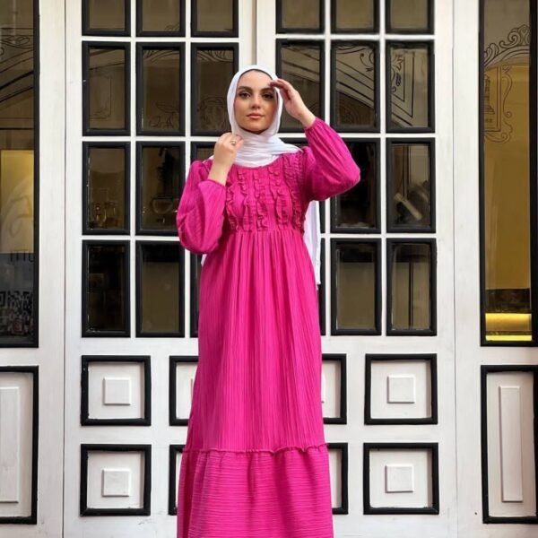 فستان نسائي طويل فوشيا بكشكش أمامي وتصميم واسع