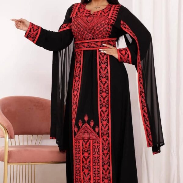 جلابية نسائية سوداء بتطريز أحمر تراثي فاخر