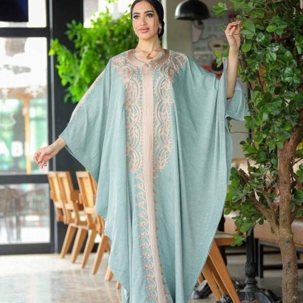 جلابية نسائية واسعة باللون الأخضر النعناعي بتطريز فاخر