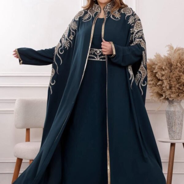 جلابية نسائية كحلية فاخرة بتطريز ذهبي وتصميم ملكي