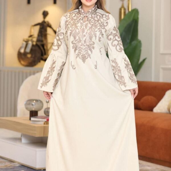 جلابية نسائية أوف وايت بتطريز بيج فاخر