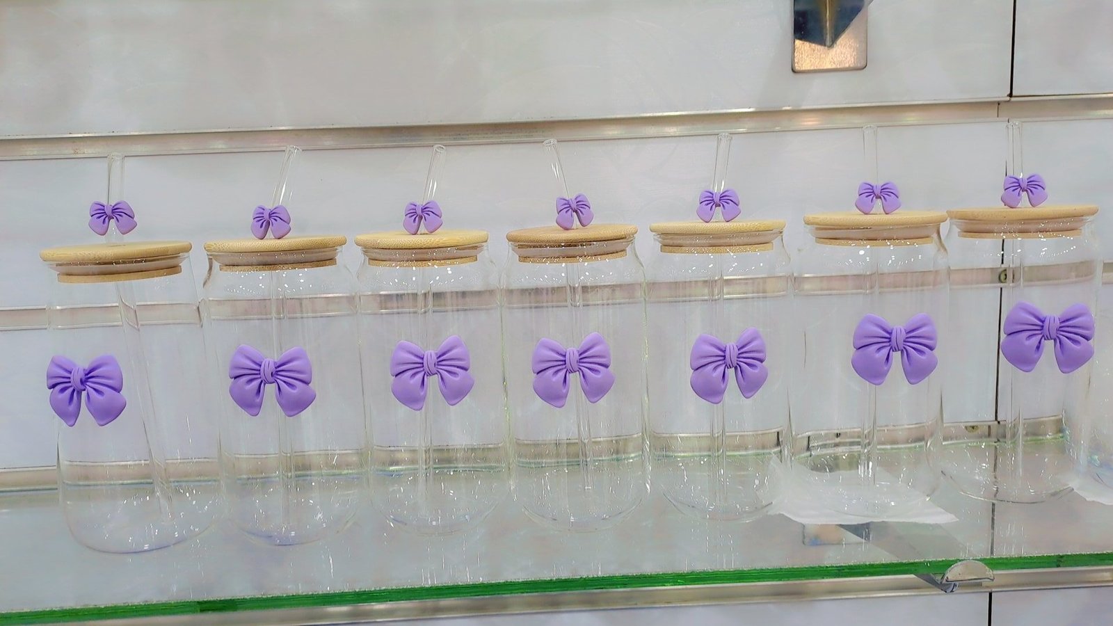 قلاص فيونكه زجاجي غطاء خشبي