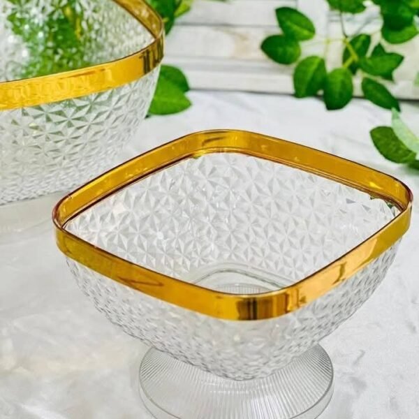 صحن مع جلاس