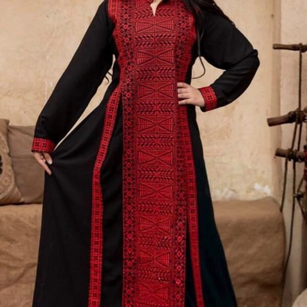 جلابية نسائية سوداء بتطريز تراثي خمري فاخر