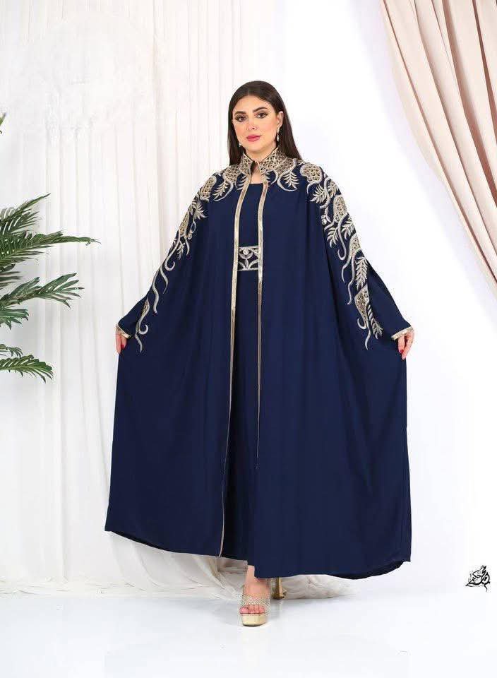 جلابية نسائية كحلية فاخرة بتطريز ذهبي وتصميم ملكي - Image 2